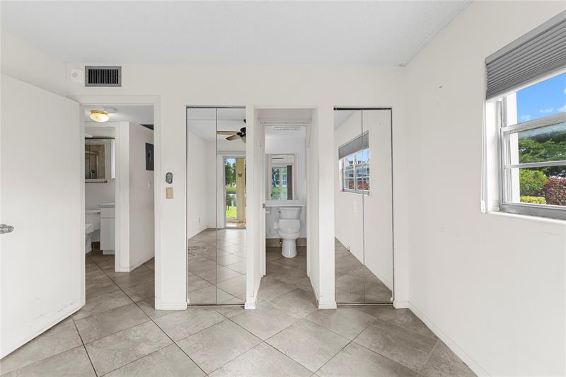 Image 19 of 53 For 1081 Westbury H 1081