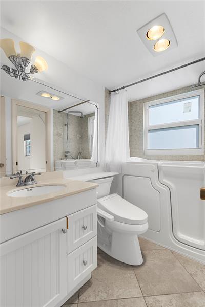 Image 25 of 53 For 1081 Westbury H 1081