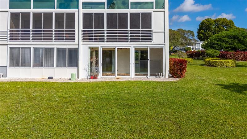 Image 27 of 53 For 1081 Westbury H 1081