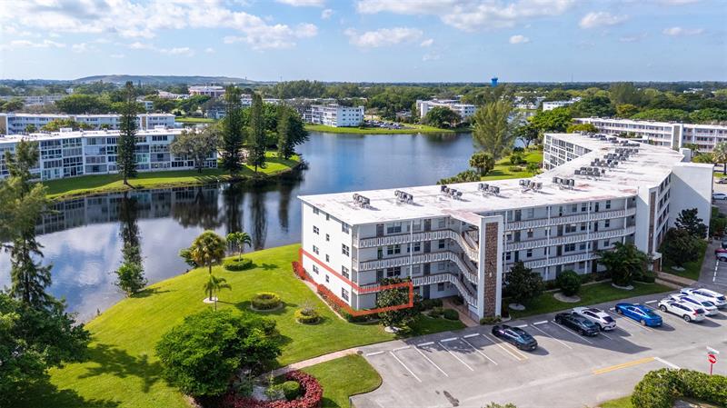 Image 28 of 53 For 1081 Westbury H 1081