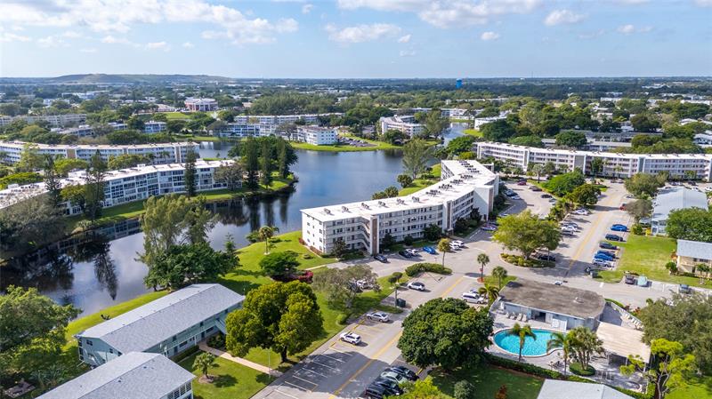 Image 29 of 53 For 1081 Westbury H 1081