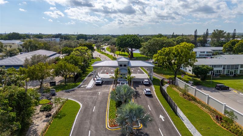 Image 32 of 53 For 1081 Westbury H 1081