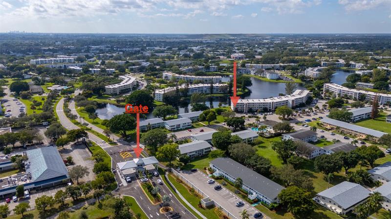 Image 34 of 53 For 1081 Westbury H 1081