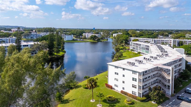 Image 38 of 53 For 1081 Westbury H 1081