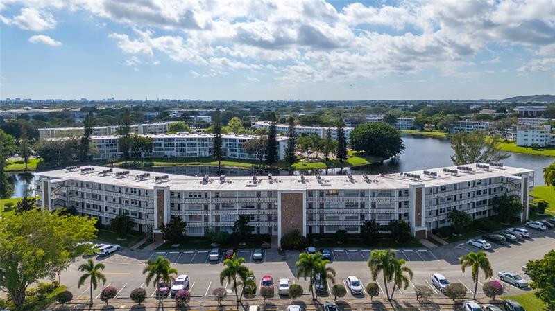 Image 39 of 53 For 1081 Westbury H 1081