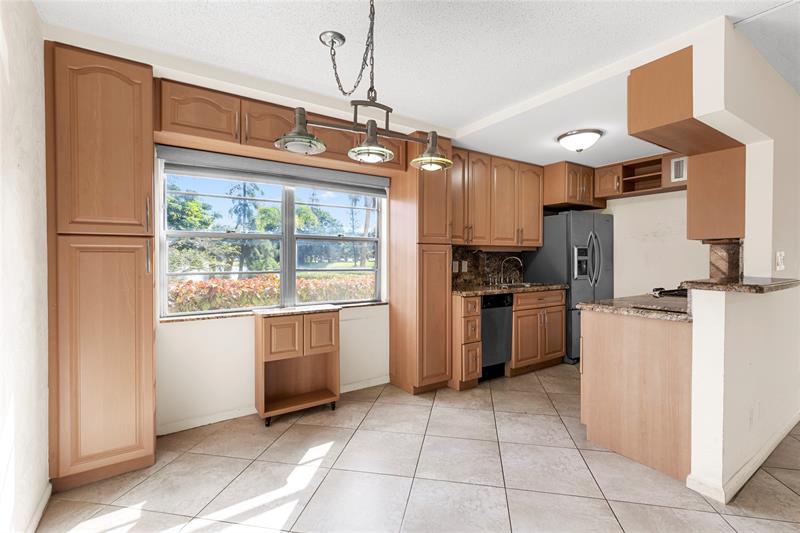 Image 5 of 53 For 1081 Westbury H 1081