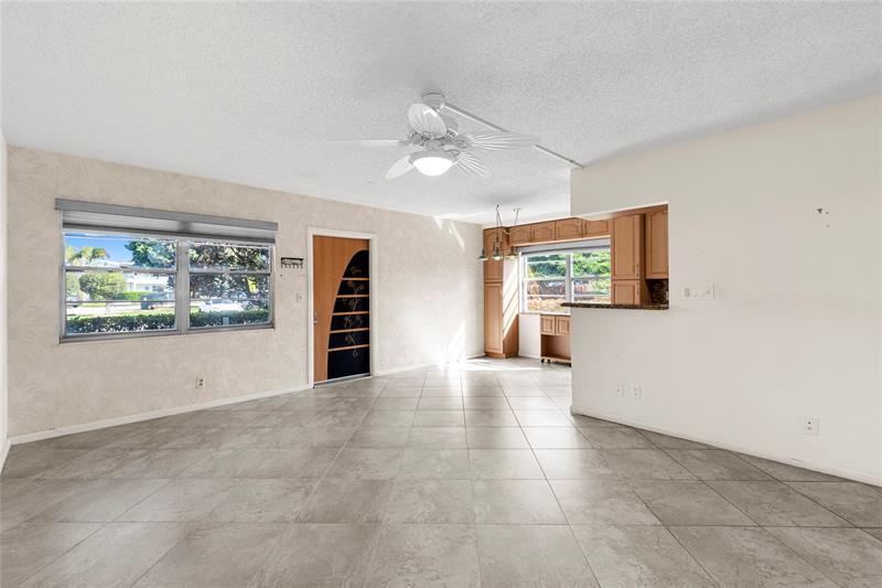 Image 9 of 53 For 1081 Westbury H 1081