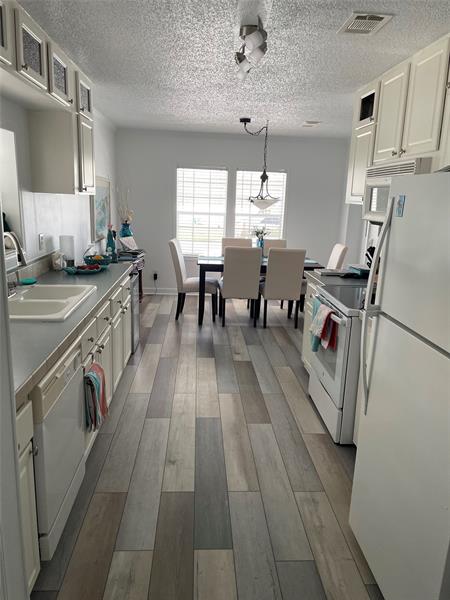 Image 6 of 16 For 8640 16th Ct