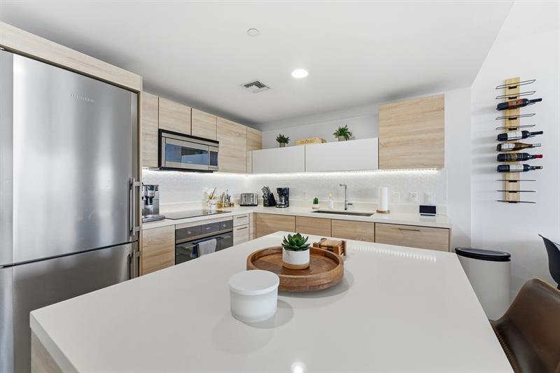 Image 11 of 50 For 16385 Biscayne Blvd 2516