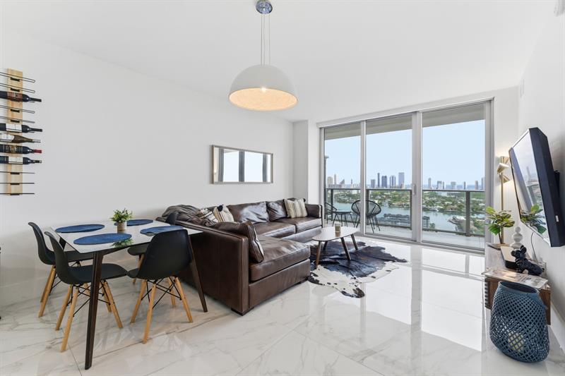 Image 13 of 50 For 16385 Biscayne Blvd 2516