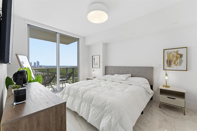 Image 17 of 50 For 16385 Biscayne Blvd 2516