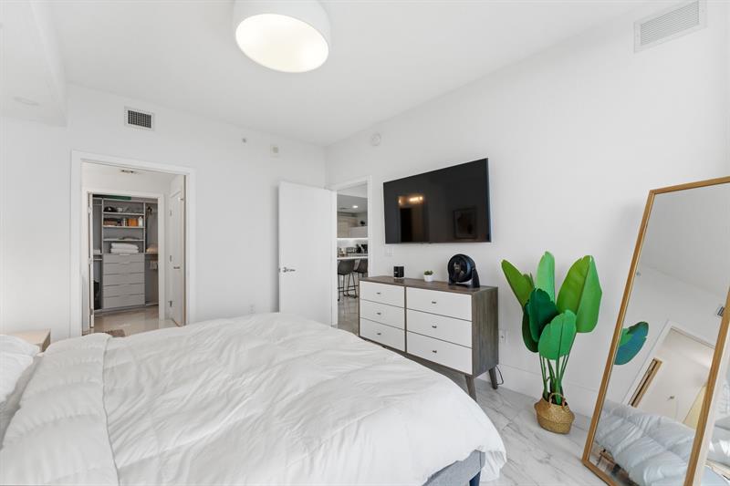 Image 19 of 50 For 16385 Biscayne Blvd 2516