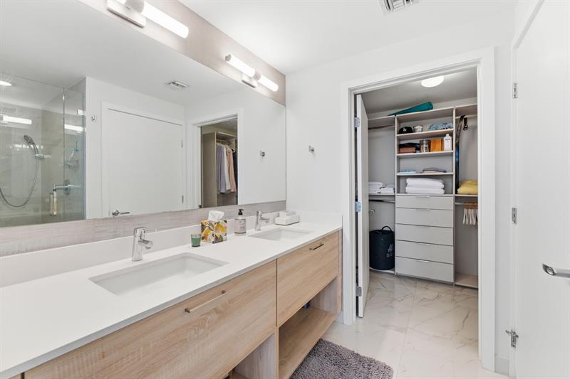 Image 20 of 50 For 16385 Biscayne Blvd 2516