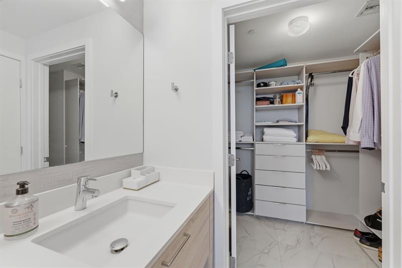 Image 24 of 50 For 16385 Biscayne Blvd 2516