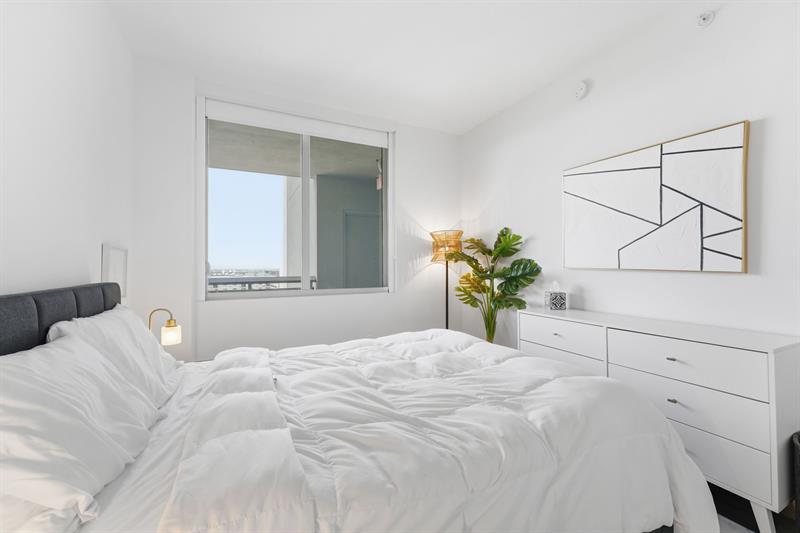 Image 26 of 50 For 16385 Biscayne Blvd 2516