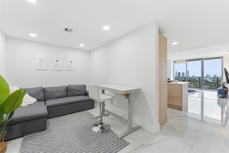 Image 30 of 50 For 16385 Biscayne Blvd 2516