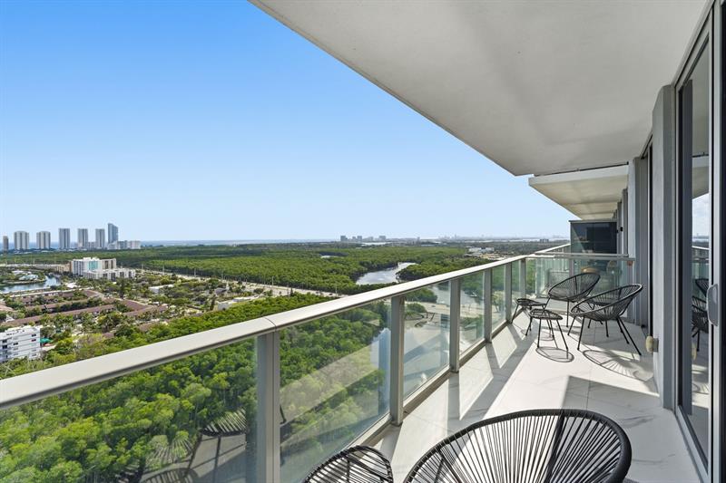 Image 33 of 50 For 16385 Biscayne Blvd 2516