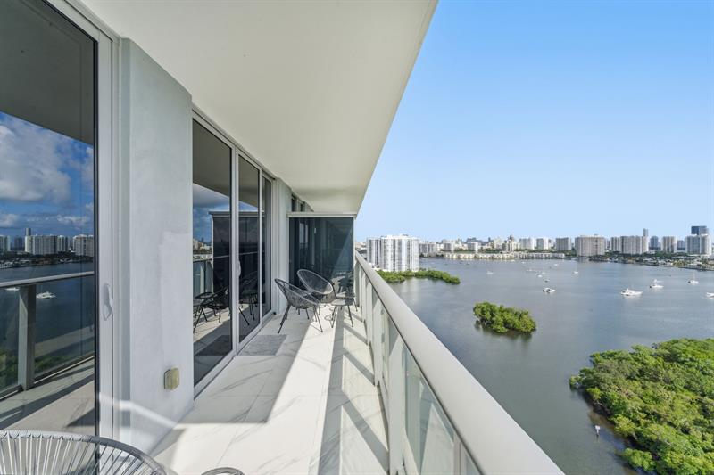 Image 34 of 50 For 16385 Biscayne Blvd 2516