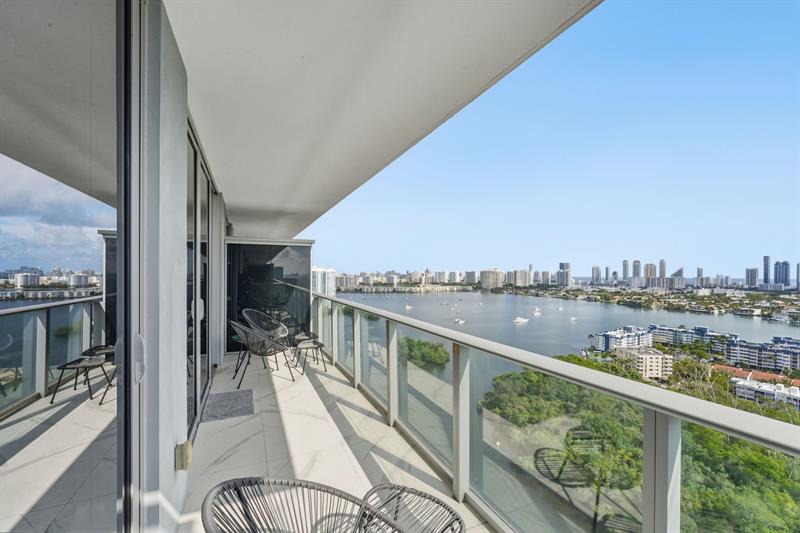 Image 35 of 50 For 16385 Biscayne Blvd 2516