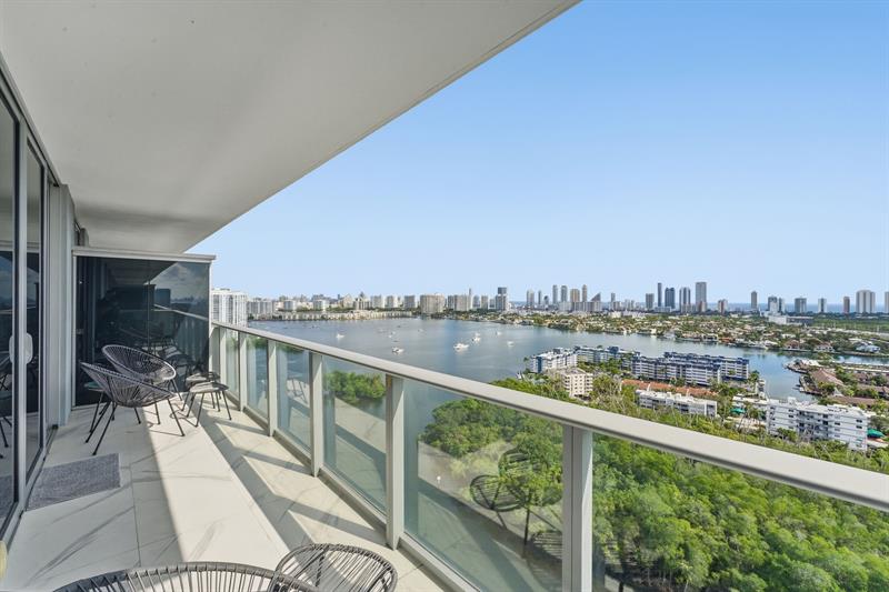 Image 36 of 50 For 16385 Biscayne Blvd 2516
