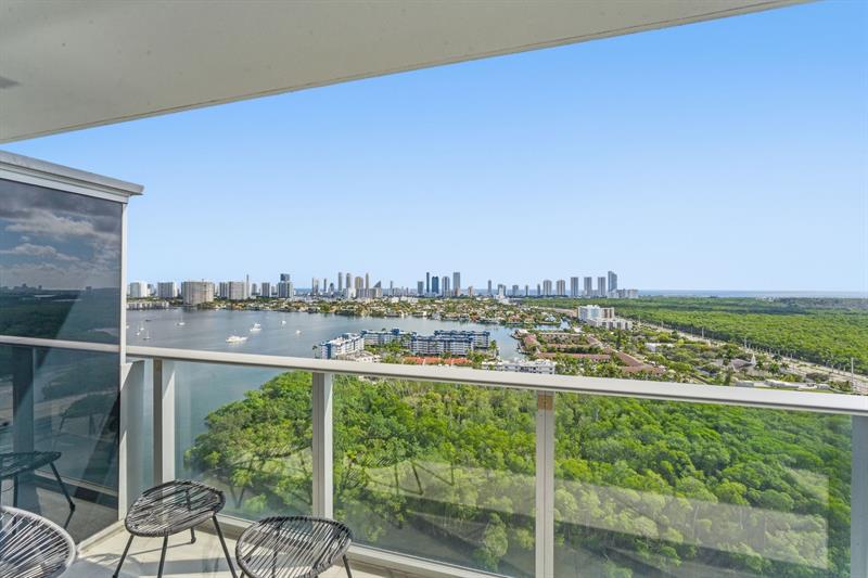 Image 37 of 50 For 16385 Biscayne Blvd 2516