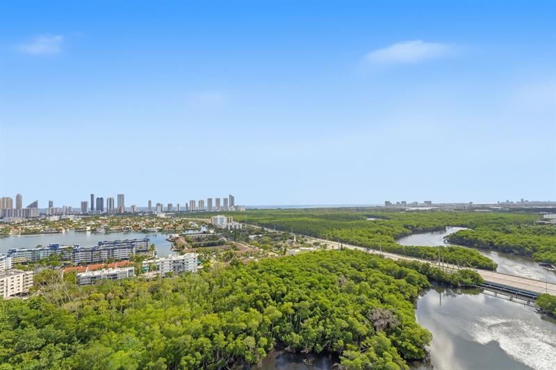 Image 38 of 50 For 16385 Biscayne Blvd 2516