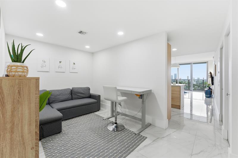 Image 4 of 50 For 16385 Biscayne Blvd 2516