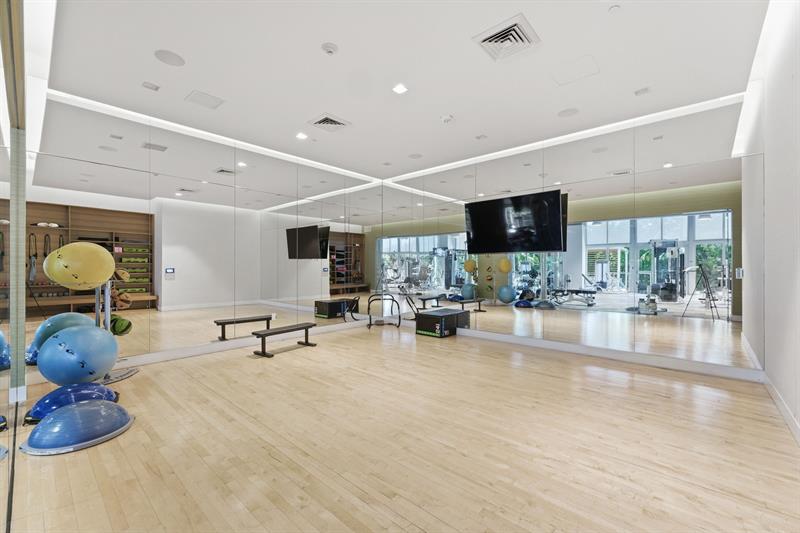 Image 40 of 50 For 16385 Biscayne Blvd 2516