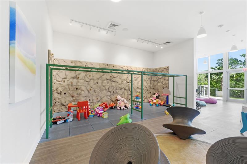 Image 43 of 50 For 16385 Biscayne Blvd 2516