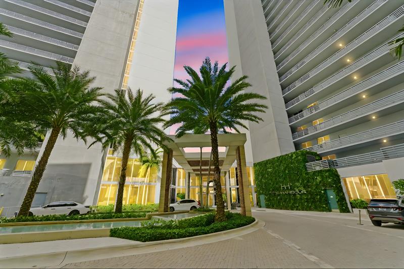 Image 49 of 50 For 16385 Biscayne Blvd 2516