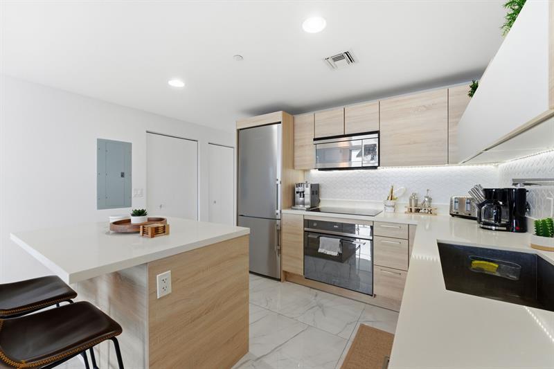 Image 8 of 50 For 16385 Biscayne Blvd 2516