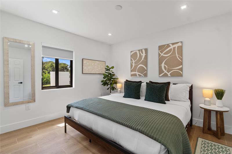 Image 16 of 61 For 1561 23rd Ave