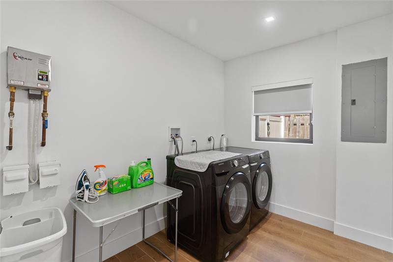 Image 40 of 61 For 1561 23rd Ave