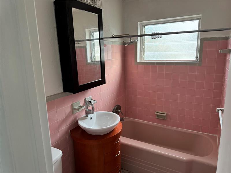 Image 5 of 6 For 304 4th Ave  