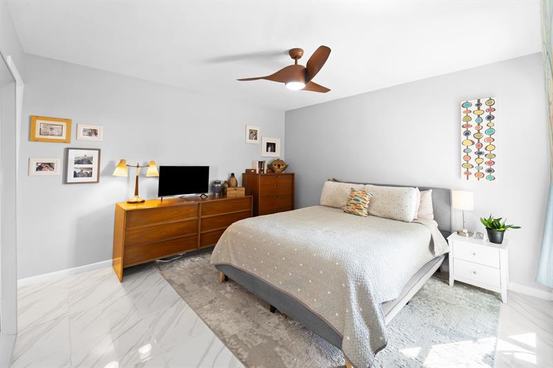 Image 10 of 13 For 3000 16th Ave  312