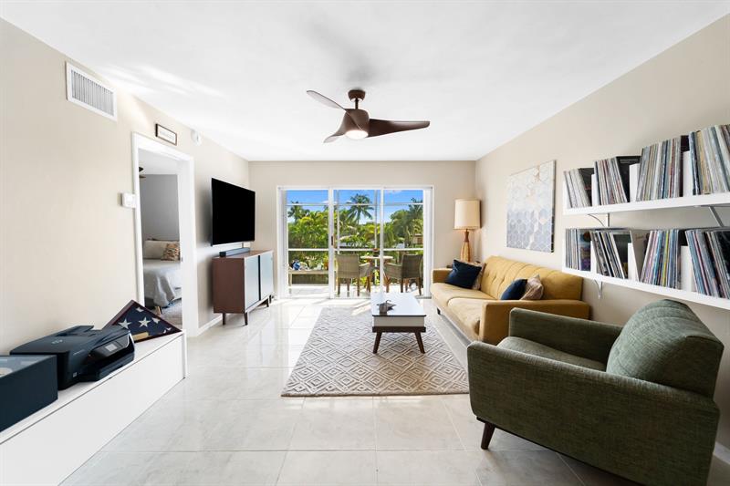 Image 3 of 13 For 3000 16th Ave  312