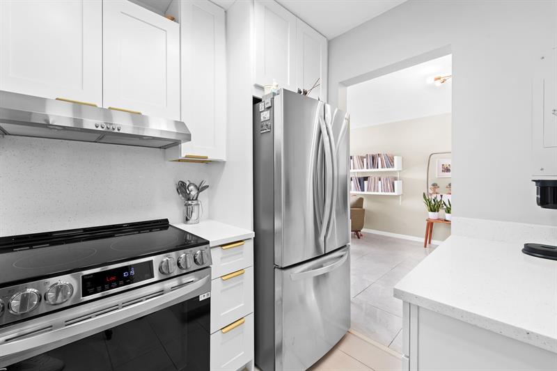 Image 6 of 13 For 3000 16th Ave  312