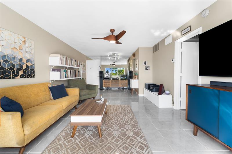 Image 7 of 13 For 3000 16th Ave  312