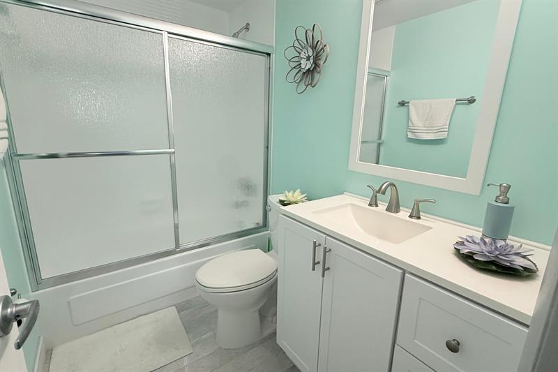 Image 10 of 11 For 4117 Bougainvilla Dr 415