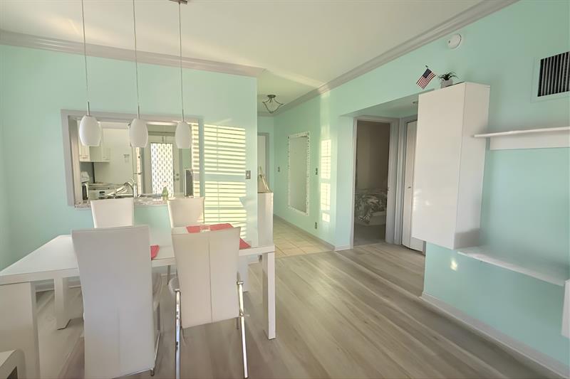 Image 4 of 11 For 4117 Bougainvilla Dr 415