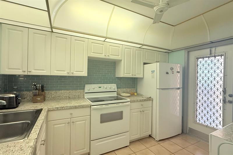 Image 5 of 11 For 4117 Bougainvilla Dr 415