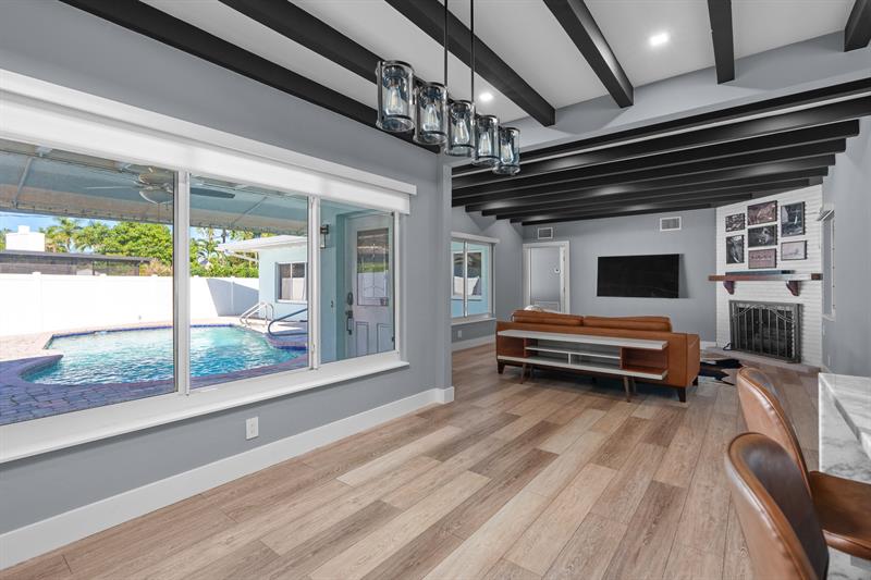 Image 21 of 58 For 2224 6th Ter