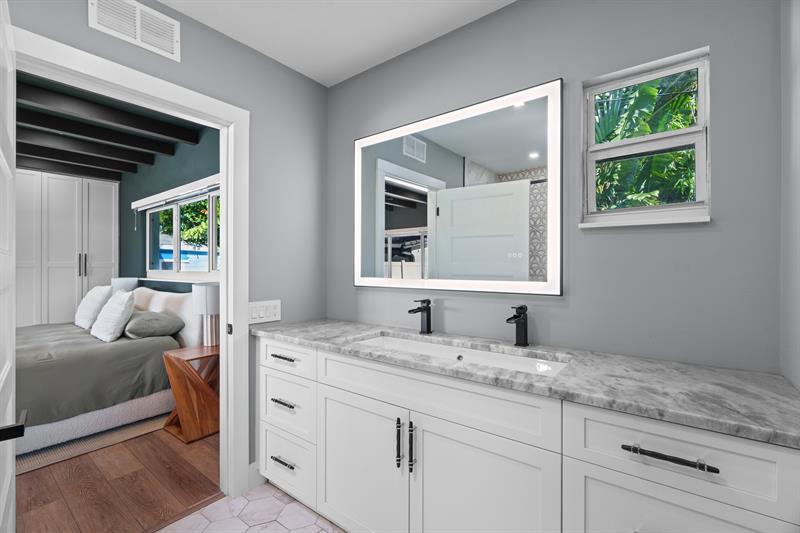 Image 43 of 58 For 2224 6th Ter