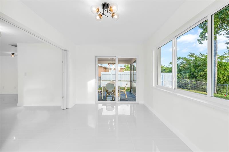 Image 13 of 38 For 11450 32nd Pl