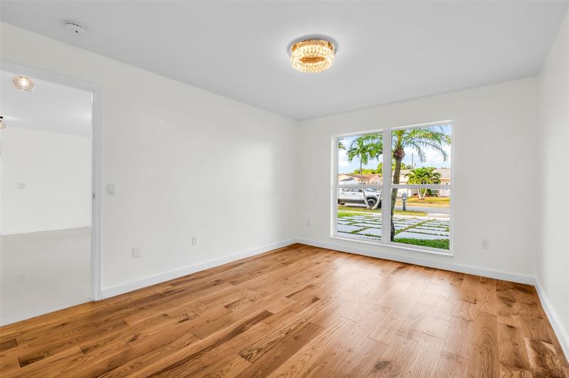 Image 14 of 38 For 11450 32nd Pl