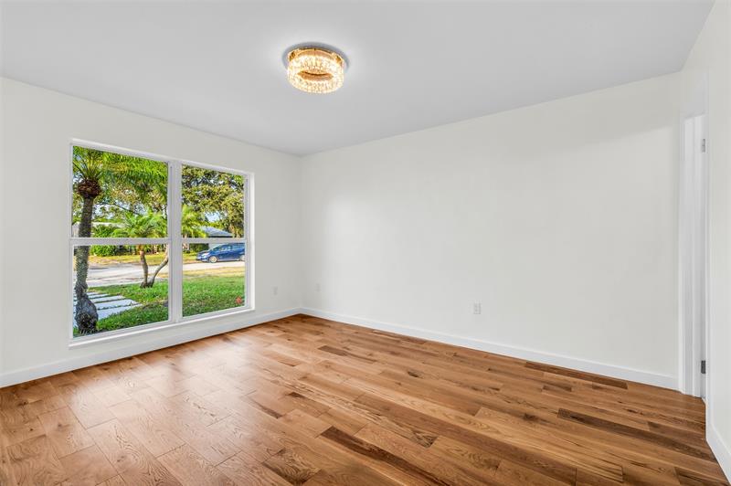 Image 15 of 38 For 11450 32nd Pl