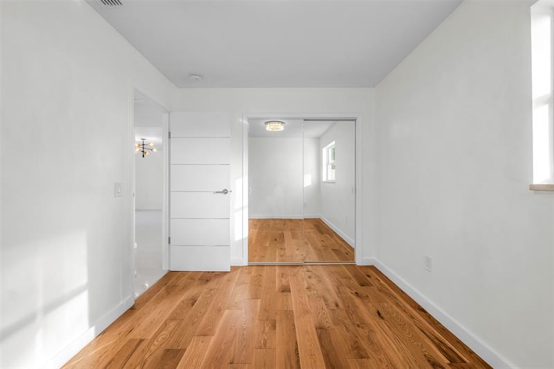 Image 20 of 38 For 11450 32nd Pl