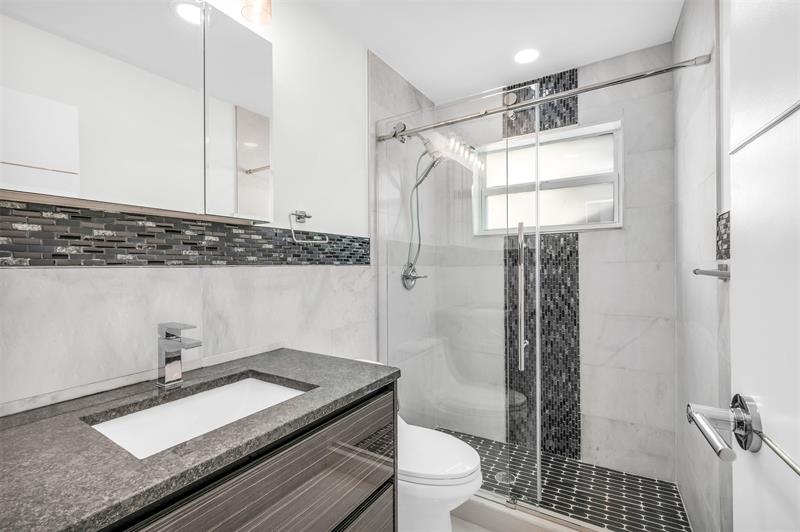 Image 21 of 38 For 11450 32nd Pl