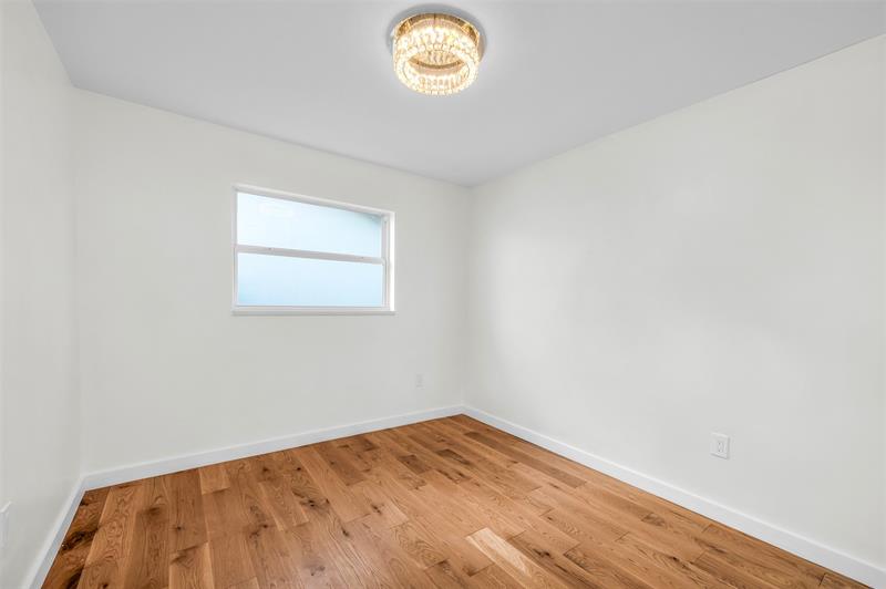 Image 24 of 38 For 11450 32nd Pl