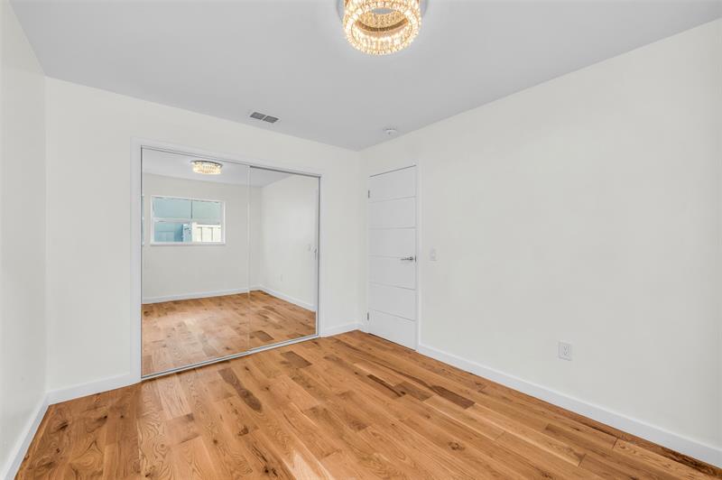 Image 25 of 38 For 11450 32nd Pl